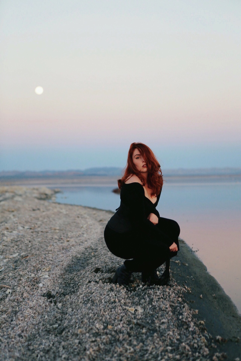 Female model photo shoot of taylorannwinn in Salton Sea