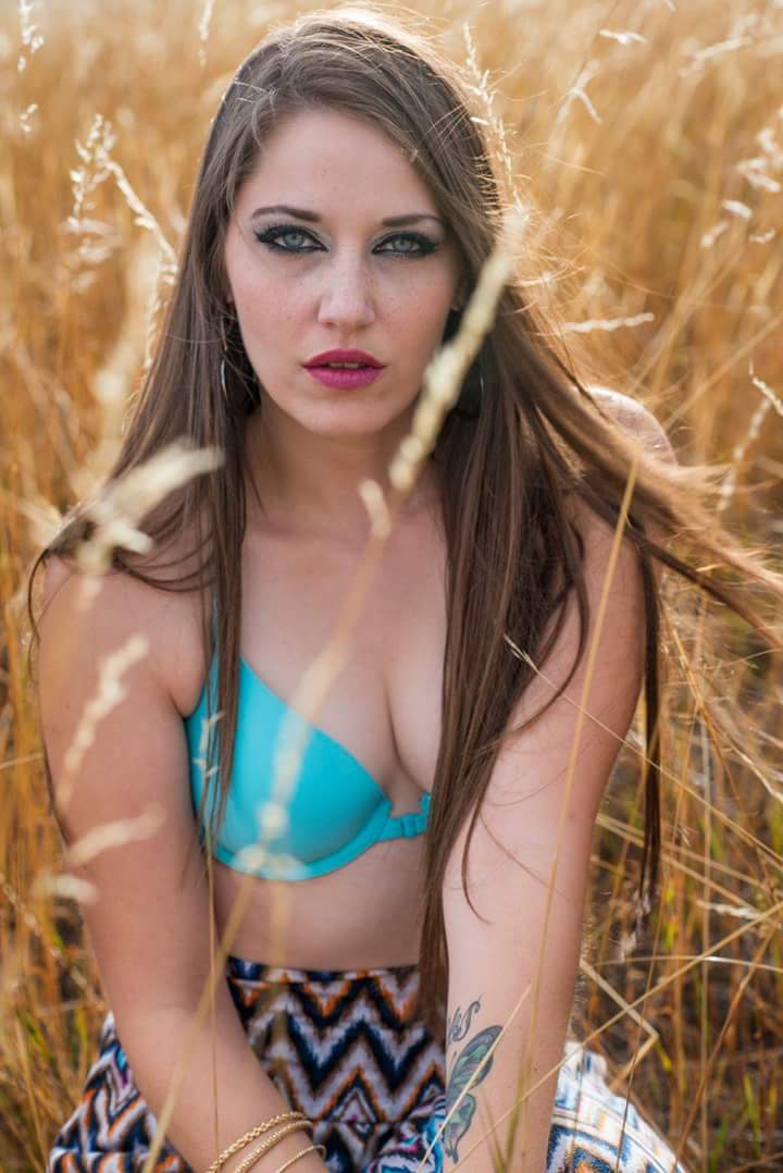 Female model photo shoot of Jessica Jaided