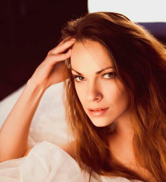 Female model photo shoot of Nelly Sittel
