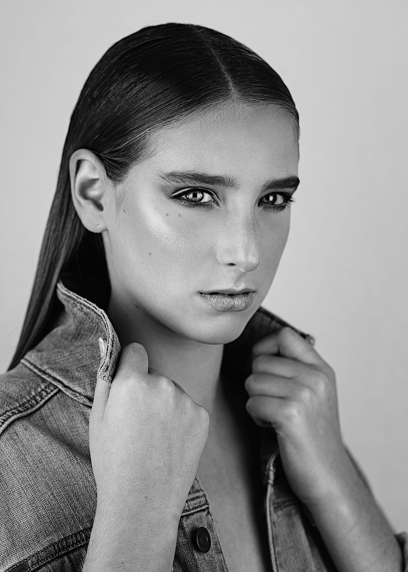 Female model photo shoot of Jessica Hobin Photo