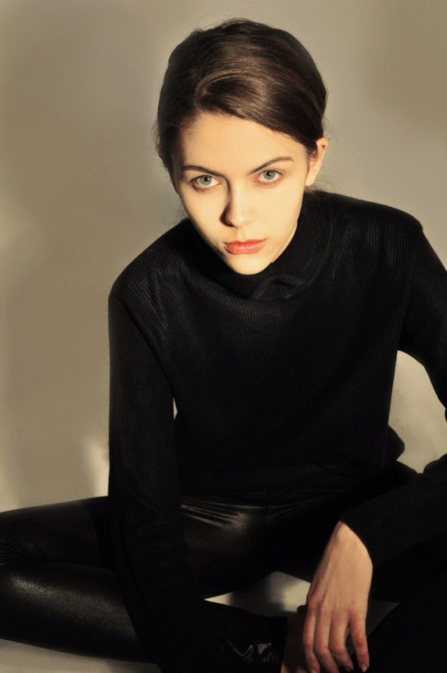 Female model photo shoot of Elizabeth Marochok