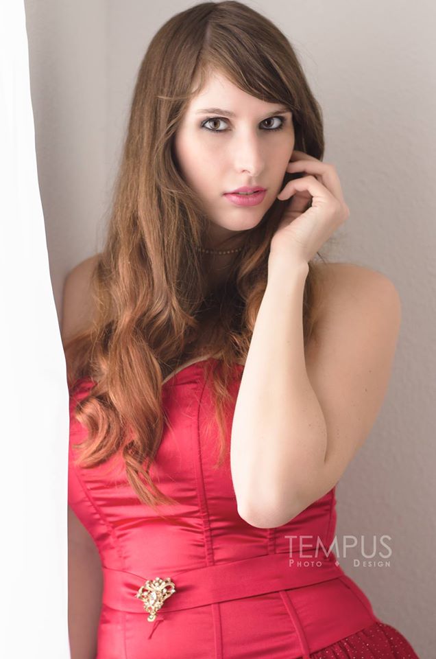 Female model photo shoot of NicoleMarieChallis