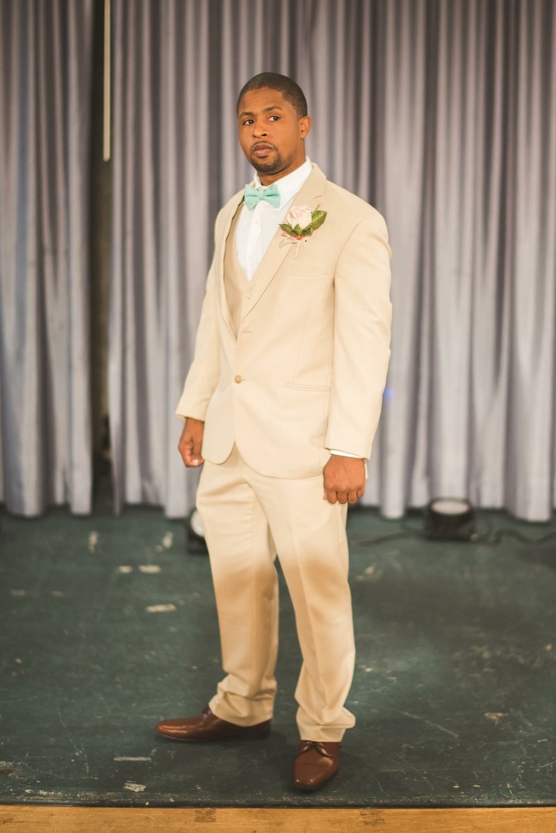Male model photo shoot of dontae dickerson