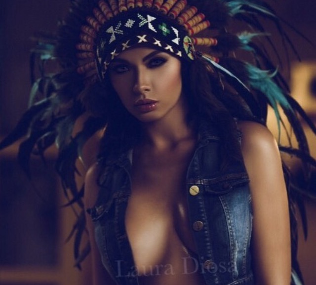 Female model photo shoot of Laura Diosa