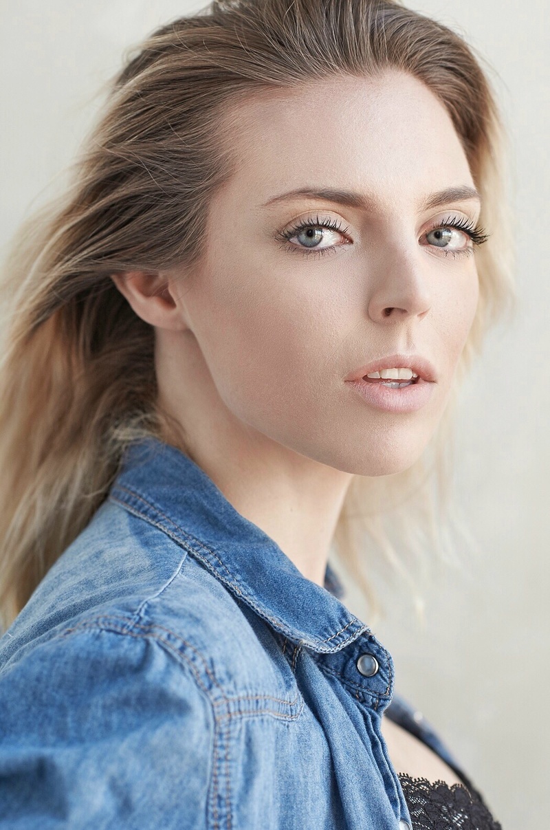 Female model photo shoot of Stephanie Barlow