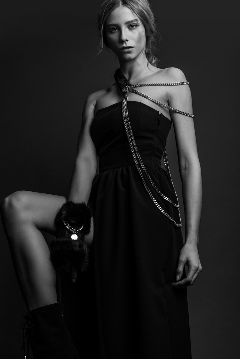 Female model photo shoot of Masha Mo