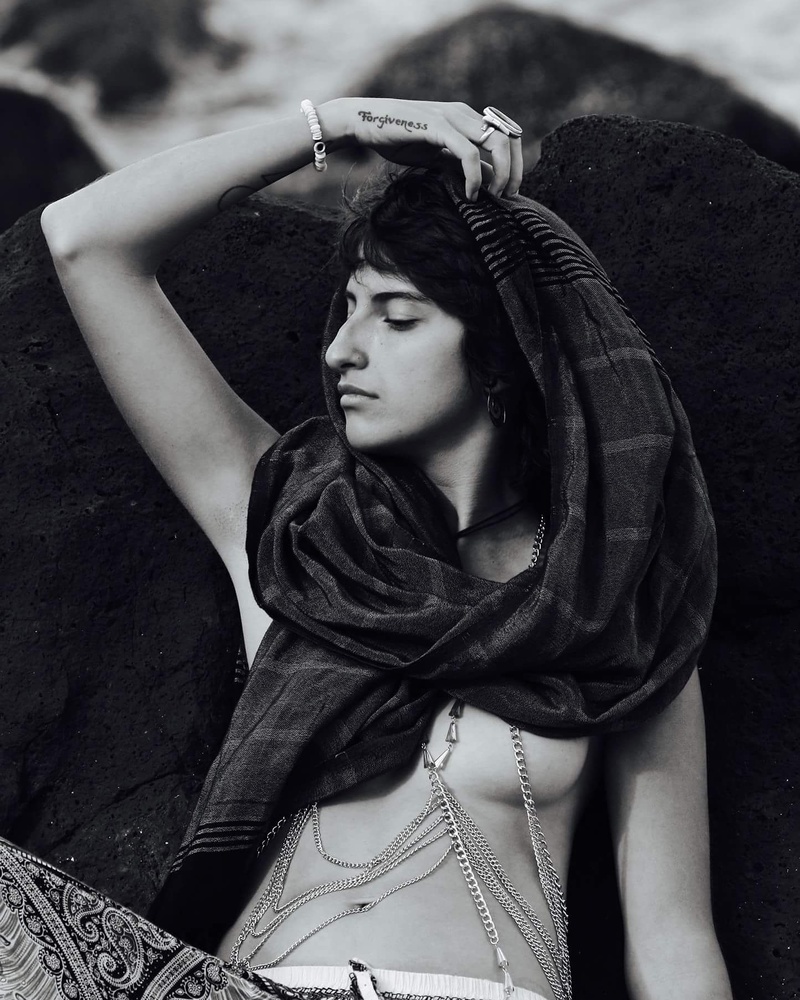 Female model photo shoot of Yasmin Farah