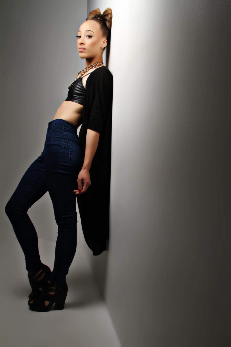 Female model photo shoot of YolandeLee001