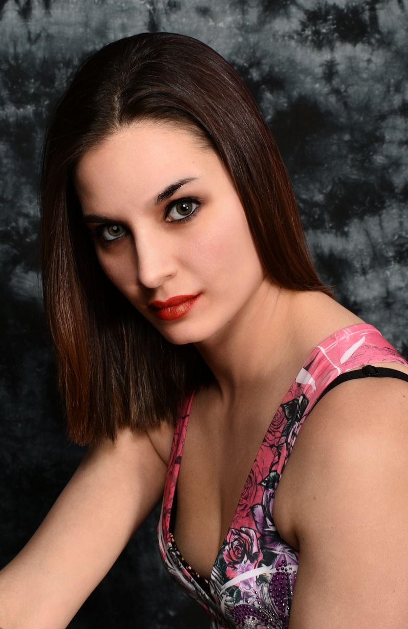 Female model photo shoot of Jodi Demello