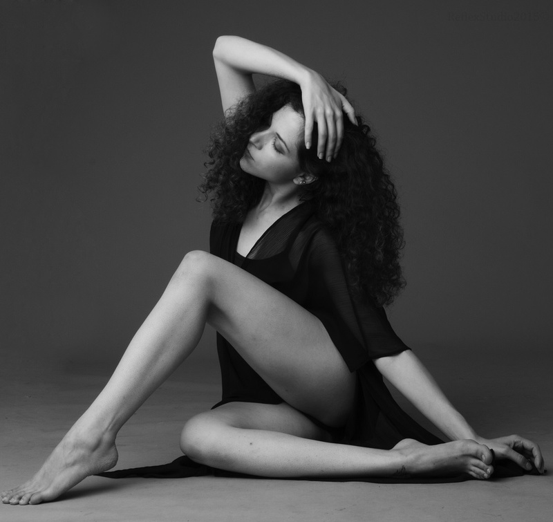 Female model photo shoot of Dafne Orlando model in Brainstorm - Visual Studio