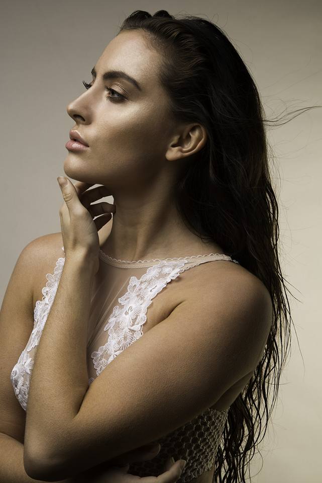Female model photo shoot of Amaya Turner
