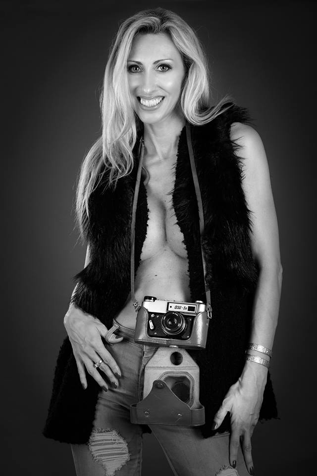 Female model photo shoot of ModeLinka
