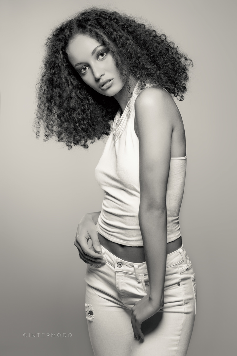 Female model photo shoot of Alessandra Riva in Intermodo