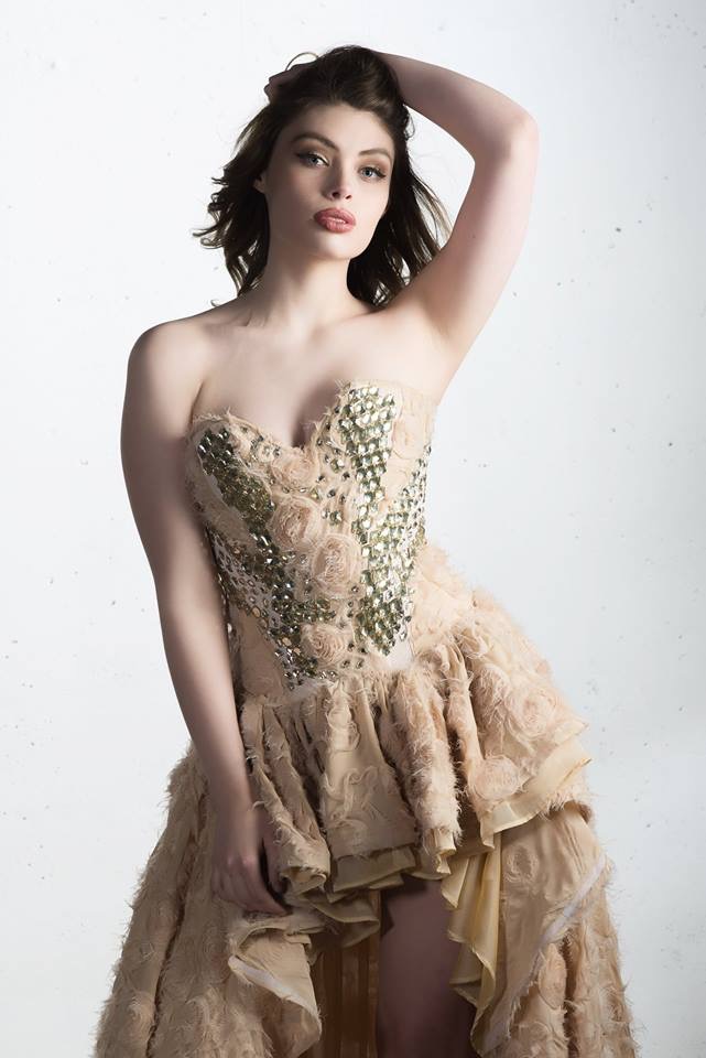 Female model photo shoot of Nicole lynn-a