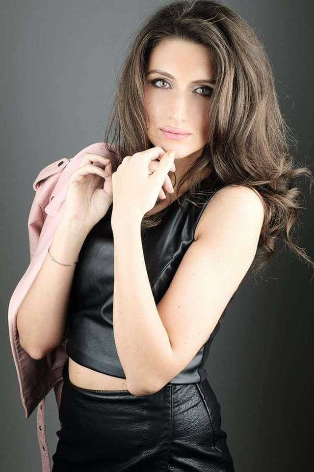 Female model photo shoot of Veronica Lorini