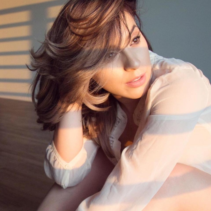 Female model photo shoot of IlianaAlvarez