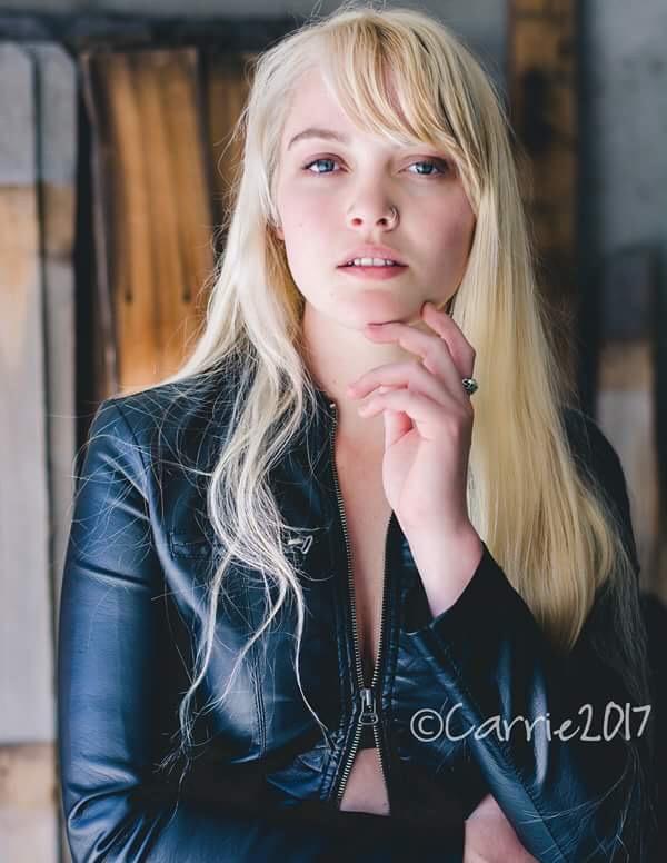Female model photo shoot of Lovelychandlerlove