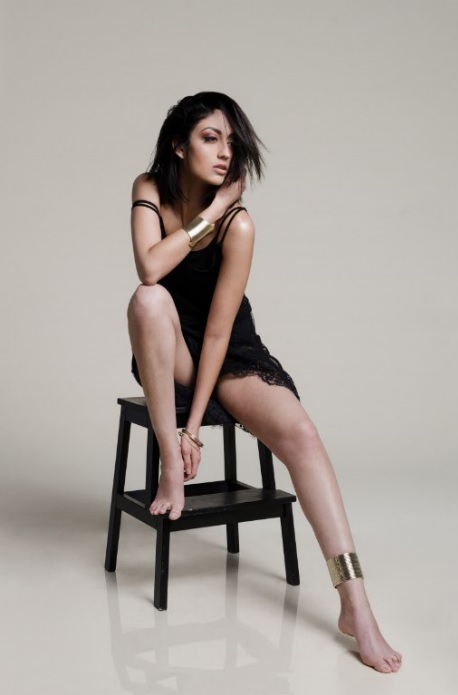 Female model photo shoot of Mandy Kaybee