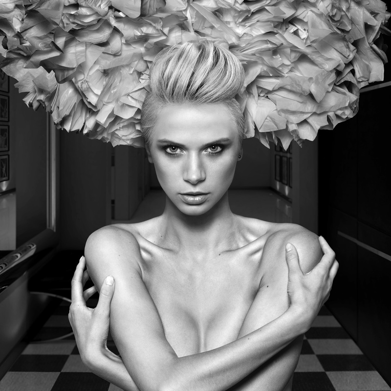 Female model photo shoot of Julia Nikonchuk
