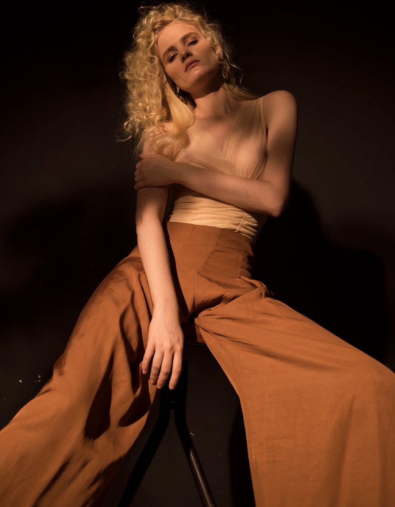 Female model photo shoot of DariaAlex