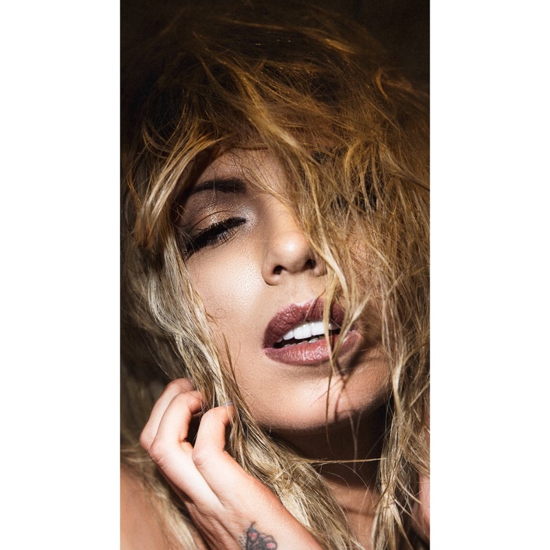 Female model photo shoot of Tina Louise McColgan