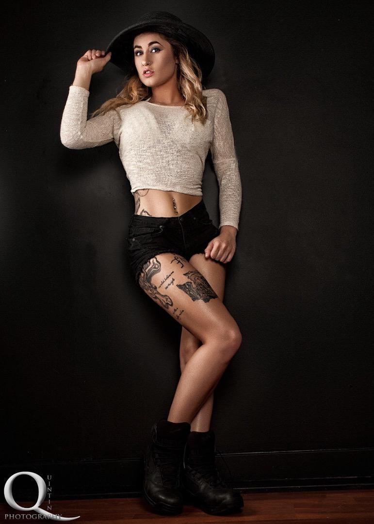 Female model photo shoot of Ivy Ink