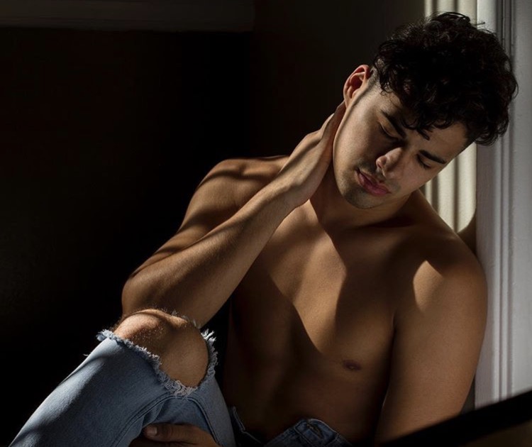 Male model photo shoot of Gabriel Izaguirre 