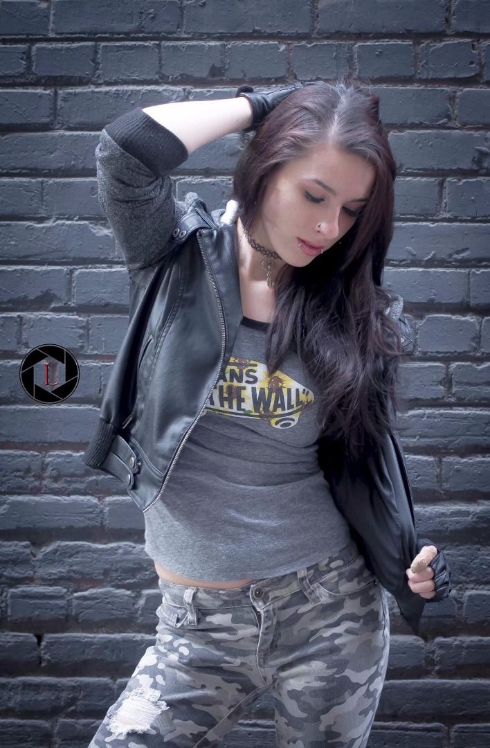 Female model photo shoot of AngelRae1396