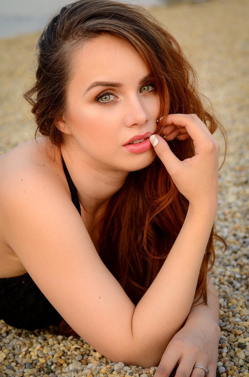 Female model photo shoot of Drew Roberts