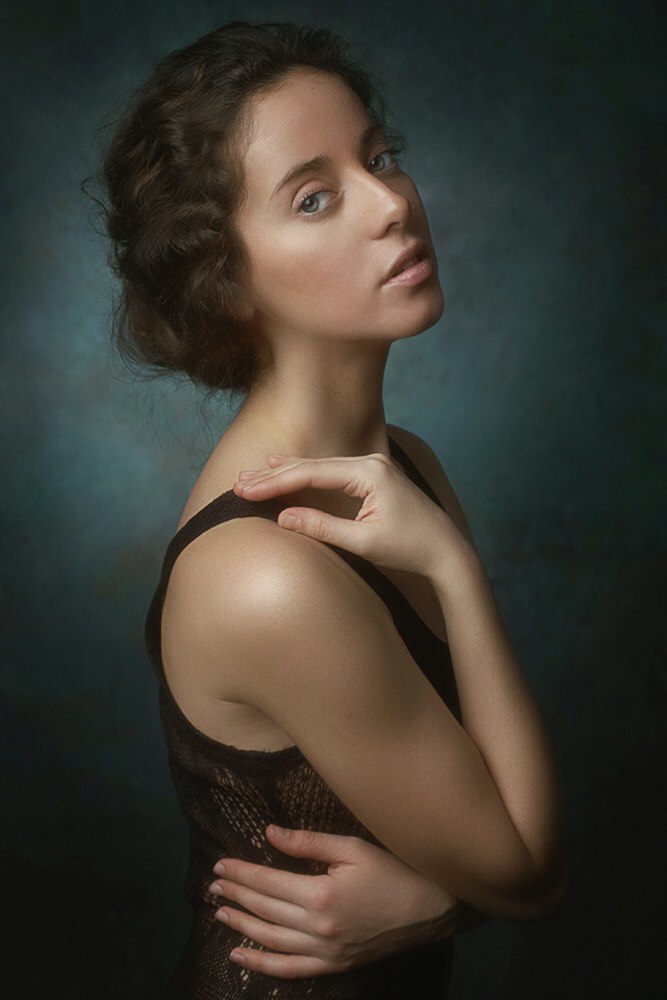 Female model photo shoot of Julya Bond