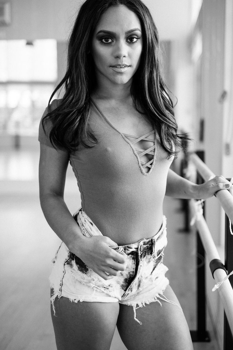 Female model photo shoot of Ariana Hirschfield