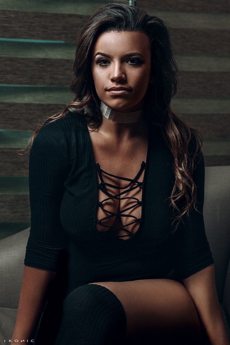 Female model photo shoot of Caitlin Crow
