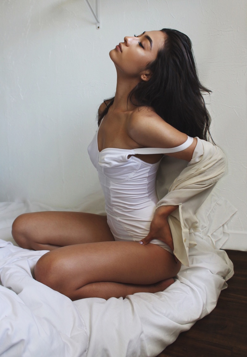 Female model photo shoot of Analyssa Benedict