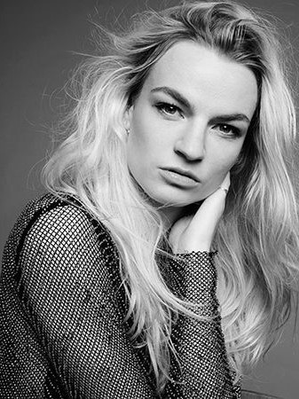 Female model photo shoot of SonjavNieuwenhuizen