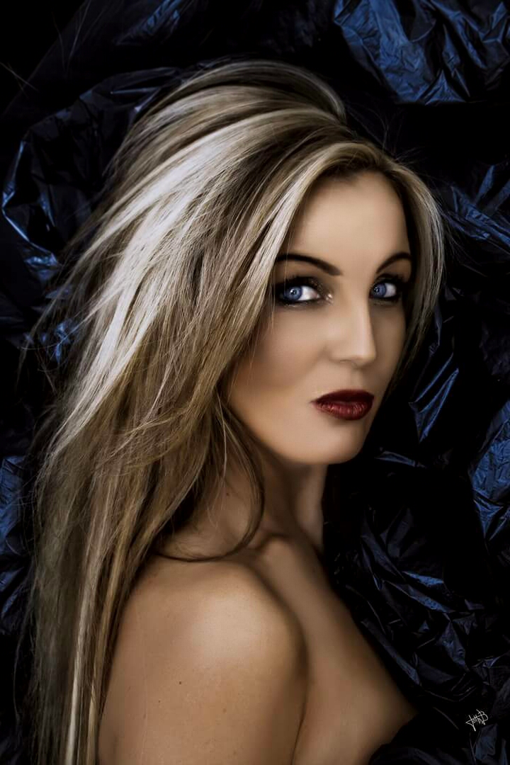 Female model photo shoot of Olivia Flynn 