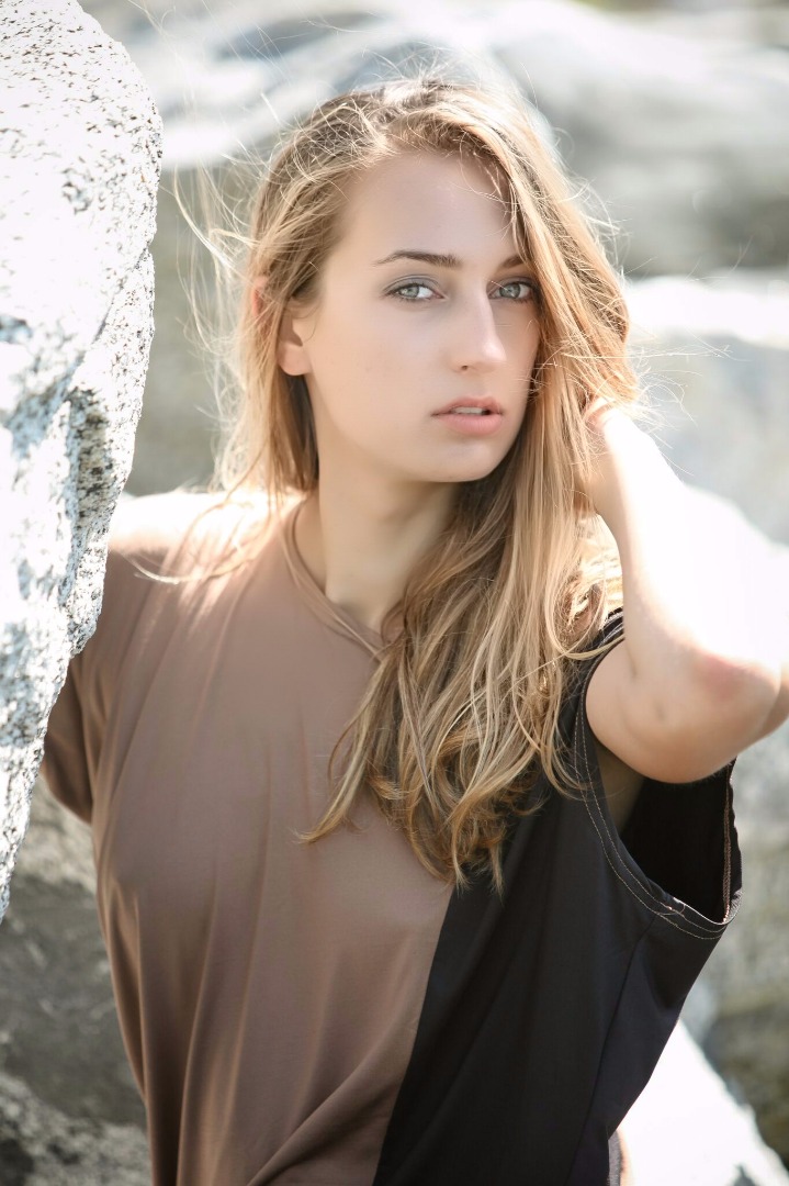 Female model photo shoot of Annaplisco