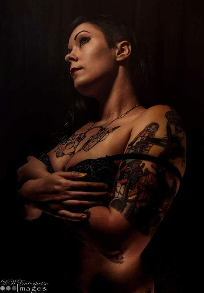 Female model photo shoot of Tatkat