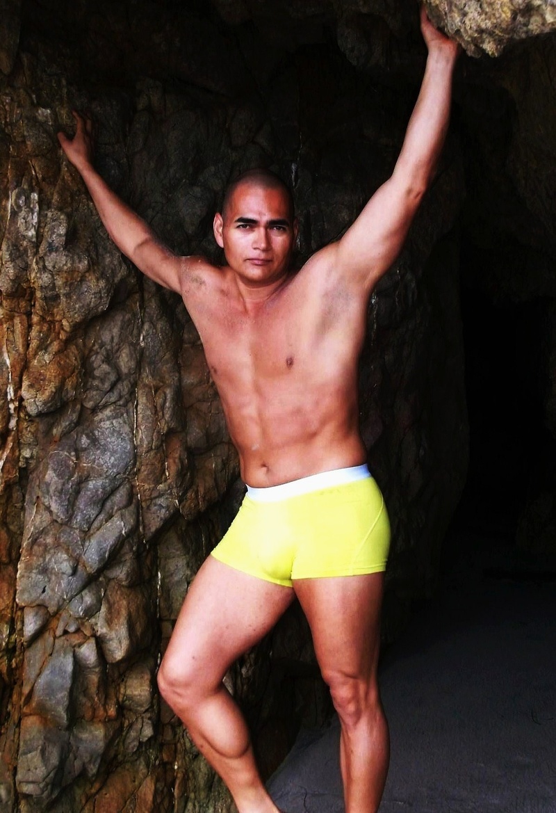 Male model photo shoot of Rigo Obezo
