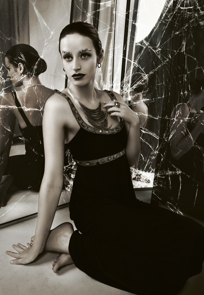 Female model photo shoot of -JenniferJones- by Rey Del Fierro, hair styled by lovethyhair, makeup by Carla Tersini
