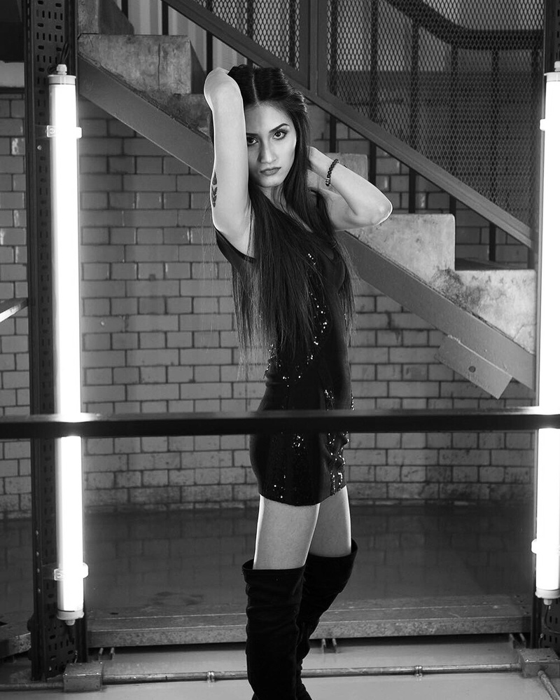 Female model photo shoot of Ashley Li