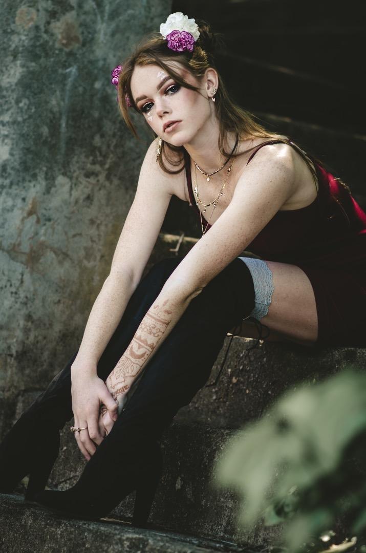 Female model photo shoot of Emilyturner 