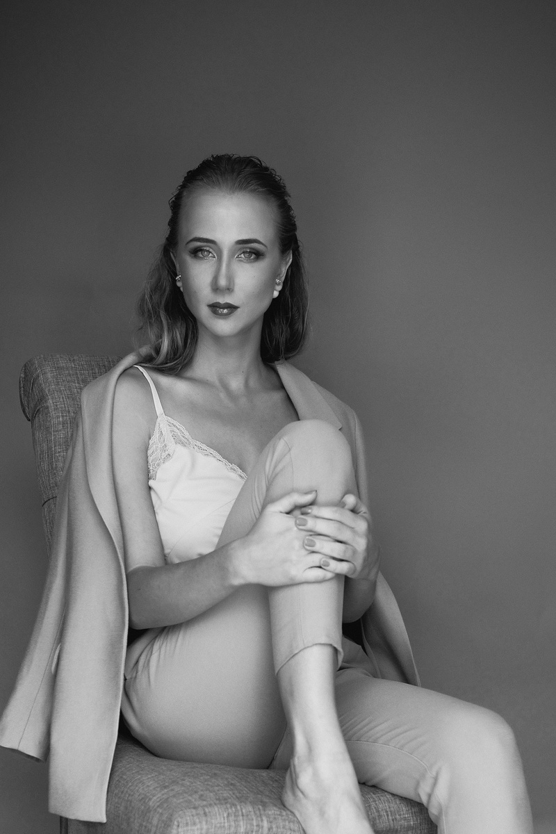 Female model photo shoot of Sashakoryttseva 