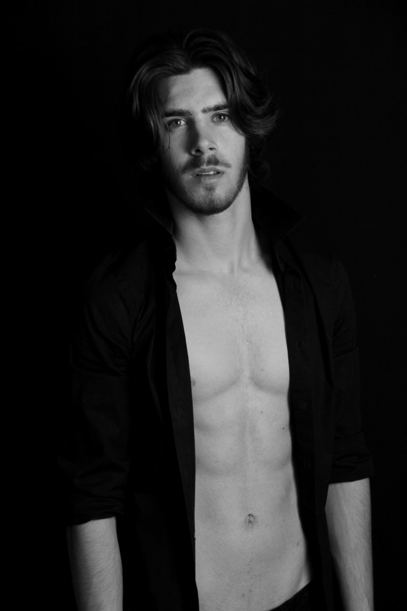 Male model photo shoot of MendozaEstefan in Dallas Texas