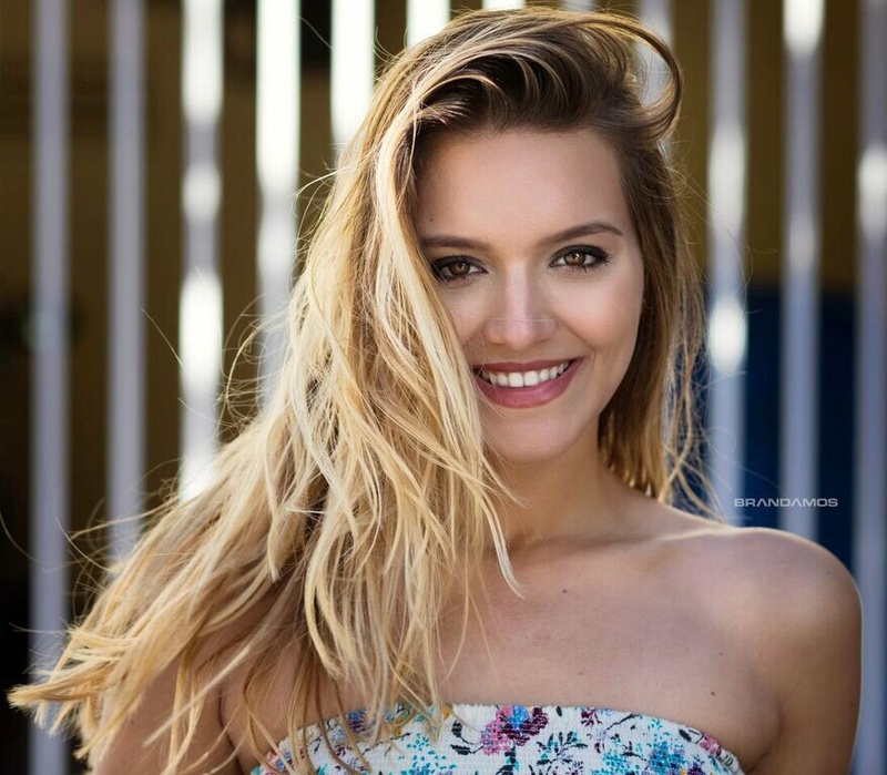 Female model photo shoot of ClaudiaDiaz
