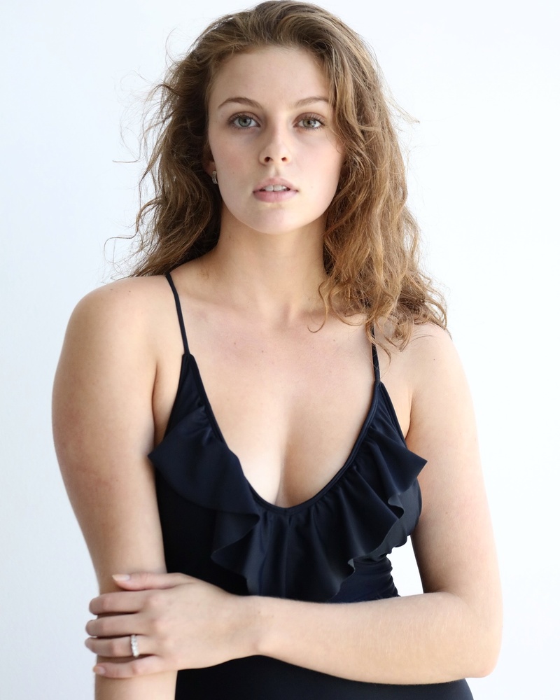 Female model photo shoot of Gabbysouz