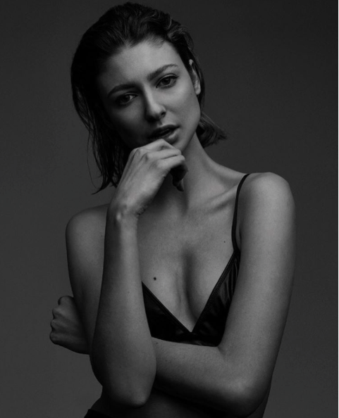Female model photo shoot of Magagne