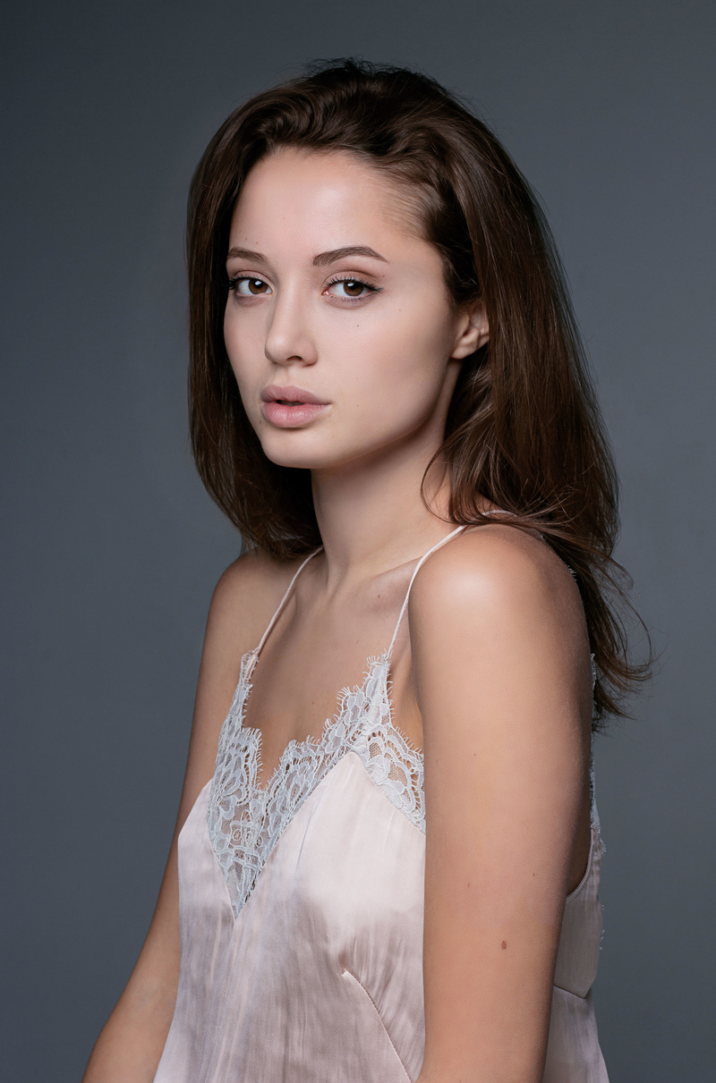 Female model photo shoot of PaulinaDobrevv by Alice Lehman