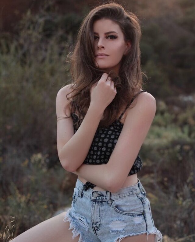 Female model photo shoot of Emily Elizabeth