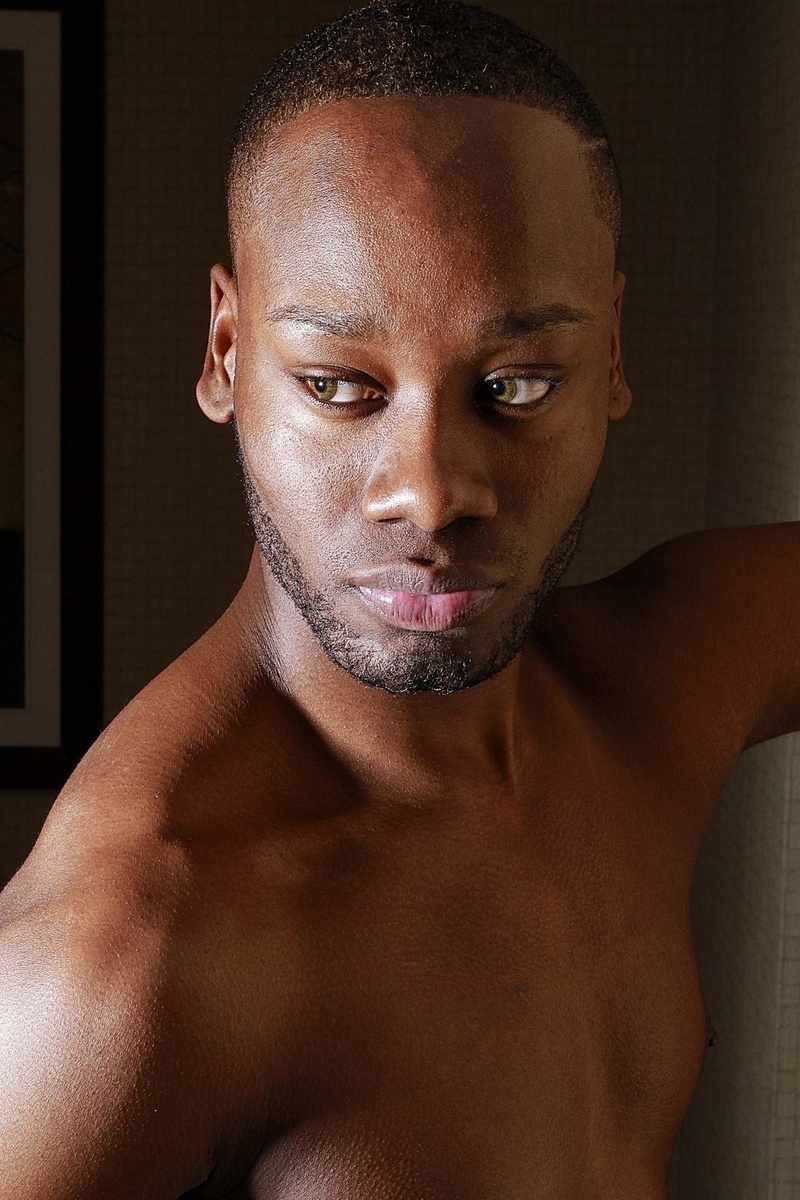 Male model photo shoot of Tyrell Holloway