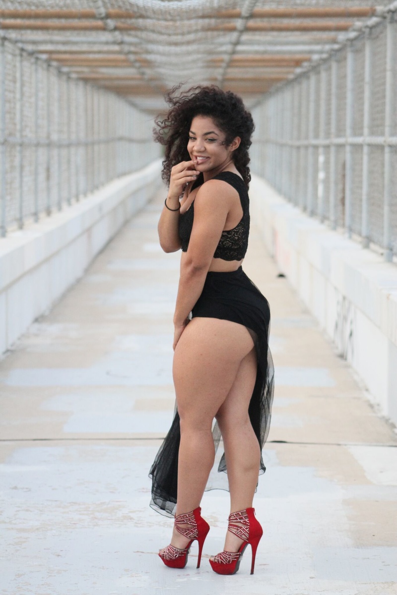 Female model photo shoot of Uniquecurlygeek in Killeen texas